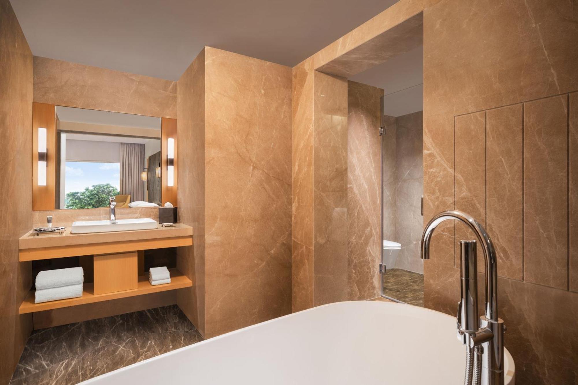 Courtyard By Marriott Tiruchirappalli Екстериор снимка